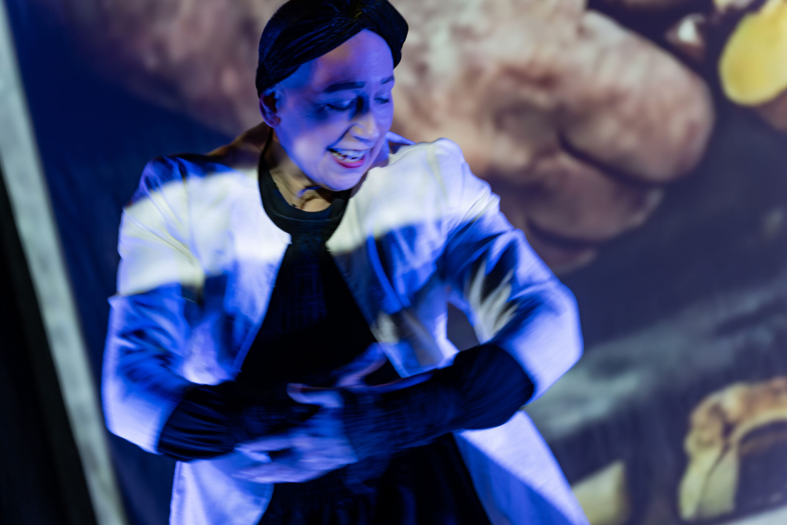 Beklaute Frauen - Premiere Angelika Neumann im Tanz "Fleißige Hände"